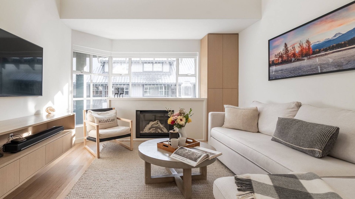 Blackcomb Condo | ⭐️Luxury Ski-In&Out Penthouse w/Pool&Hot Tub⭐️ at Glacier Lodge