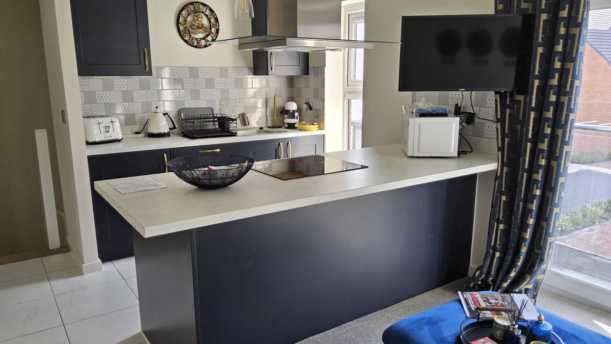 Doncaster House | Luxury Small Cozy House With Lake View