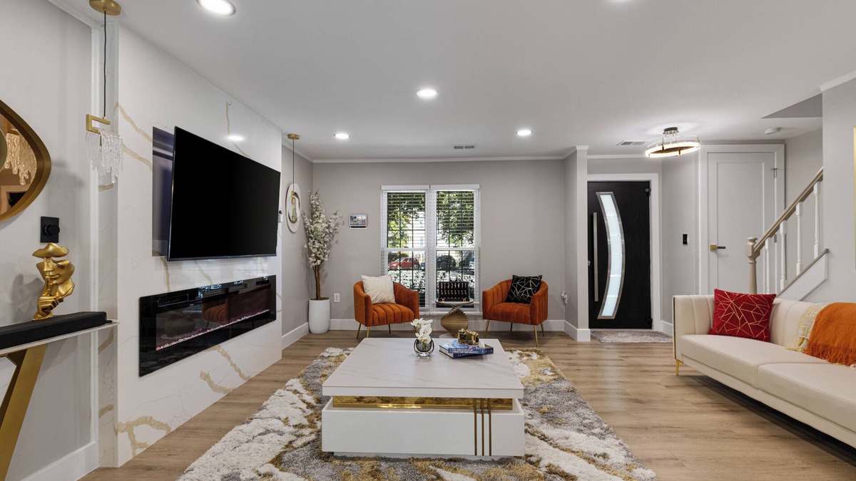Lake Ridge Condo | Luxury Smart home