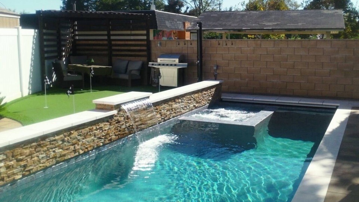 Pomona House | Luxury Spa Resort: Pool, Jacuzzi, Sauna, Waterfalls, Koi Pond, Putting Greens