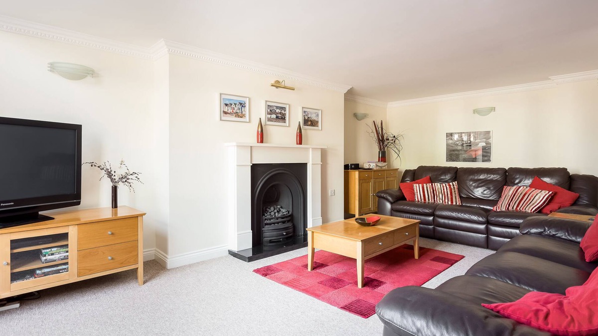 Boscombe Apartment | Luxury spacious 2BR apartment 500m from beach and close proximity to New Forest