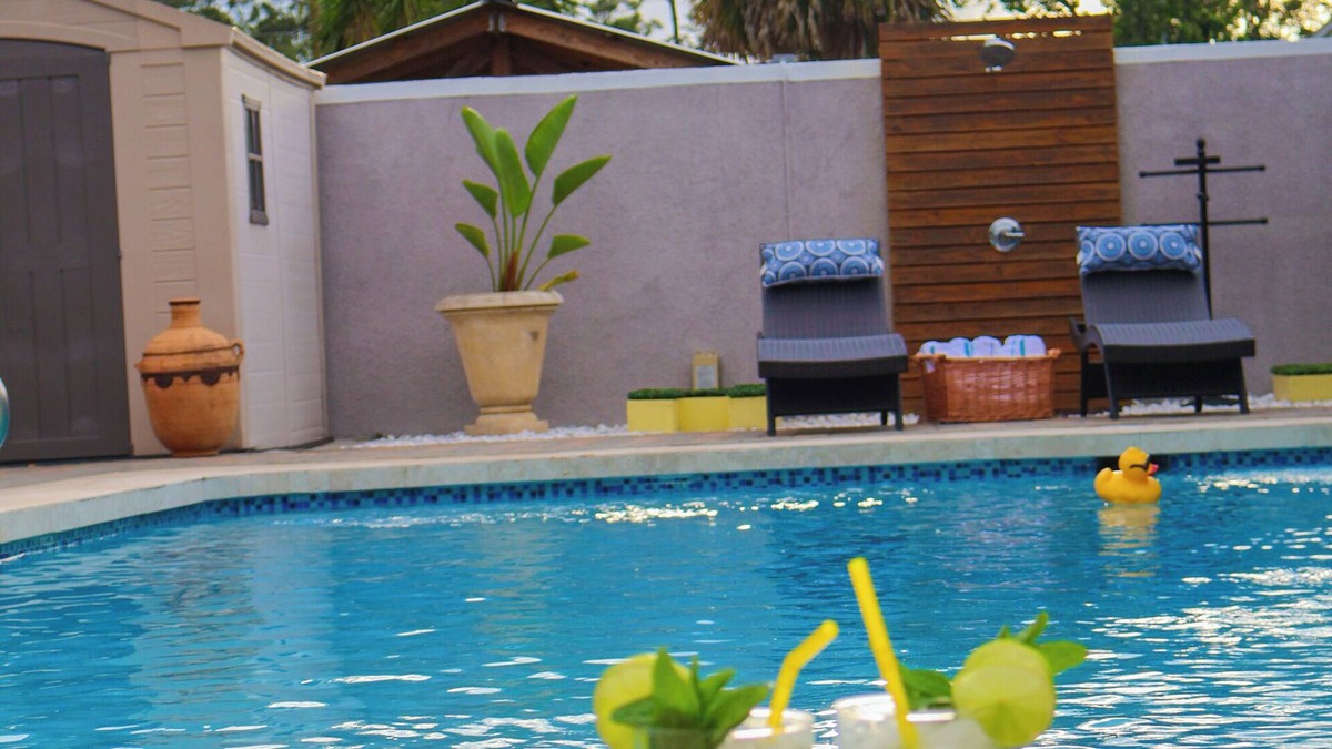 Winter Park House | Luxury Spacious 4-bedroom pool/hot tub house with WiFi, AC in welcoming Orlando