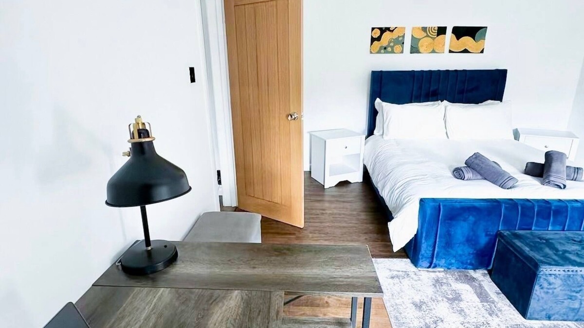 Selhurst Condo | Luxury, Spacious 1 bedroom Flat