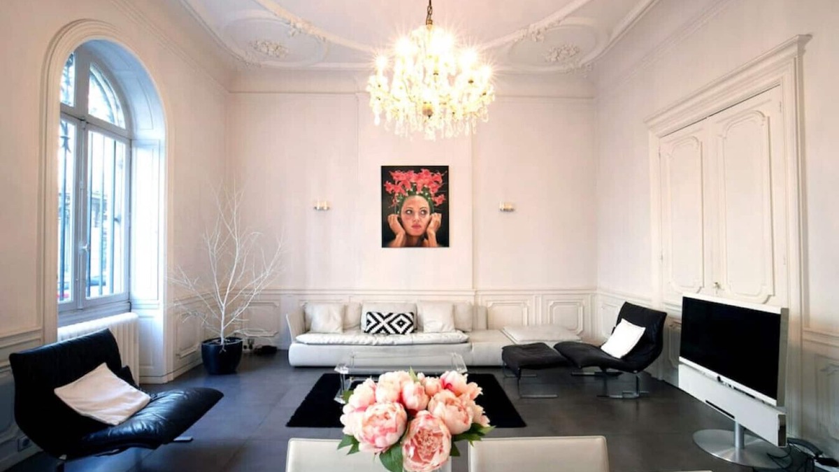 Saint Seurin - Fondaudege Apartment | Luxury, spacious, patio, near public gardens