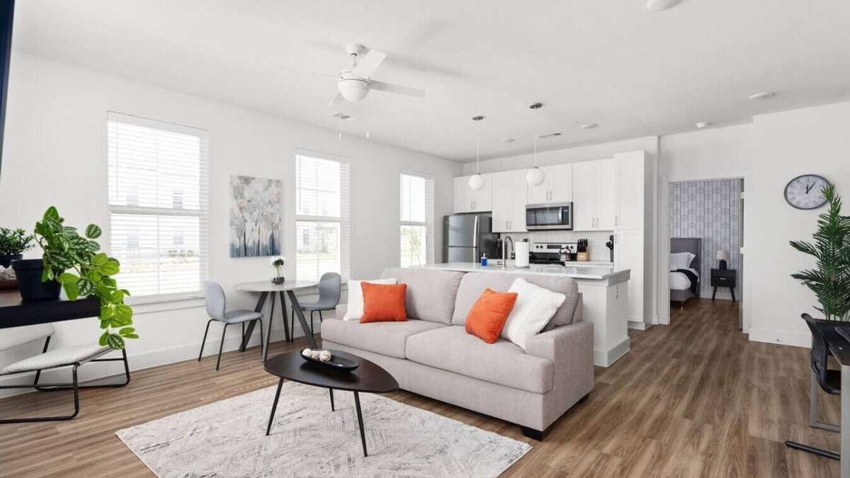 Pflugerville Apartment | Luxury Stay! 1B/1B w/Gym, Pool, & Shops Nearby