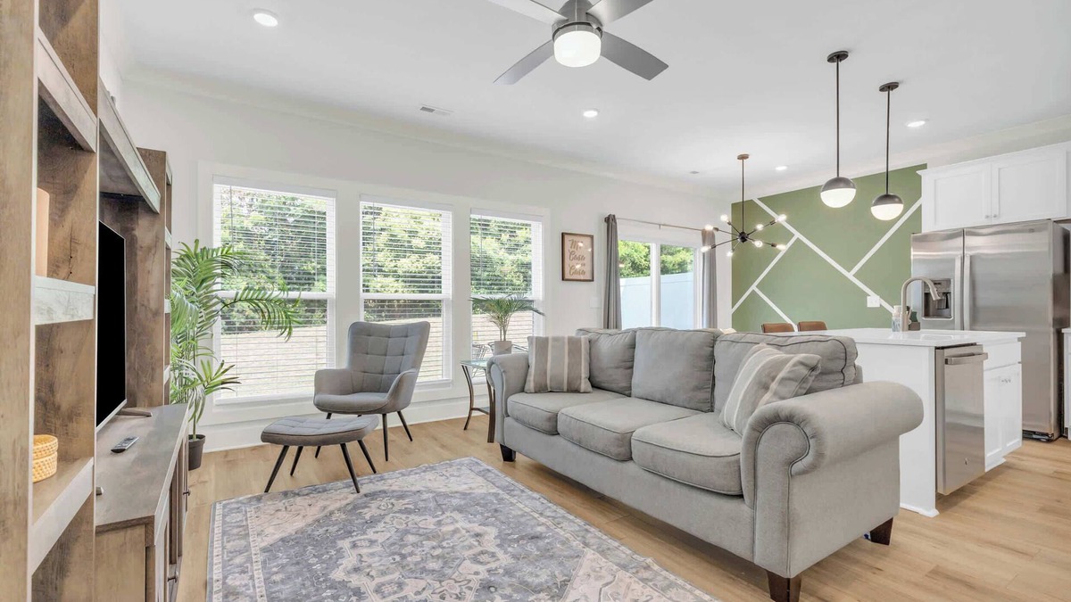 Spartanburg House | Luxury Stay 2 min to Downtown, King Bed BRAND NEW
