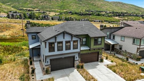 Deer Mountain House | Luxury Stay Hot Tub-Games-Arcade Balcony Views