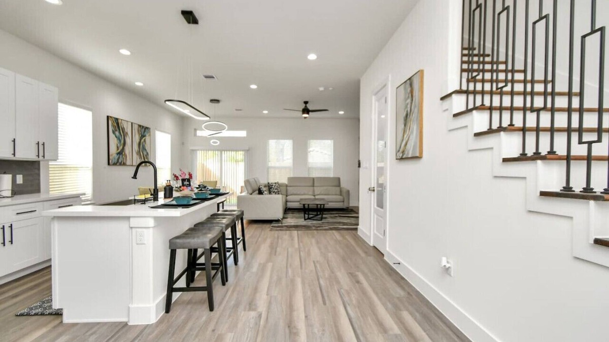 OST - South Union House | Luxury Stay: King Bed, Near NRG & MedCtr