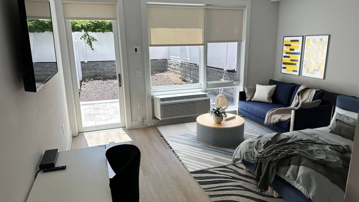 Historic Downtown Apartment | Luxury Studio Apartment - 7 Min Walk NYC Train