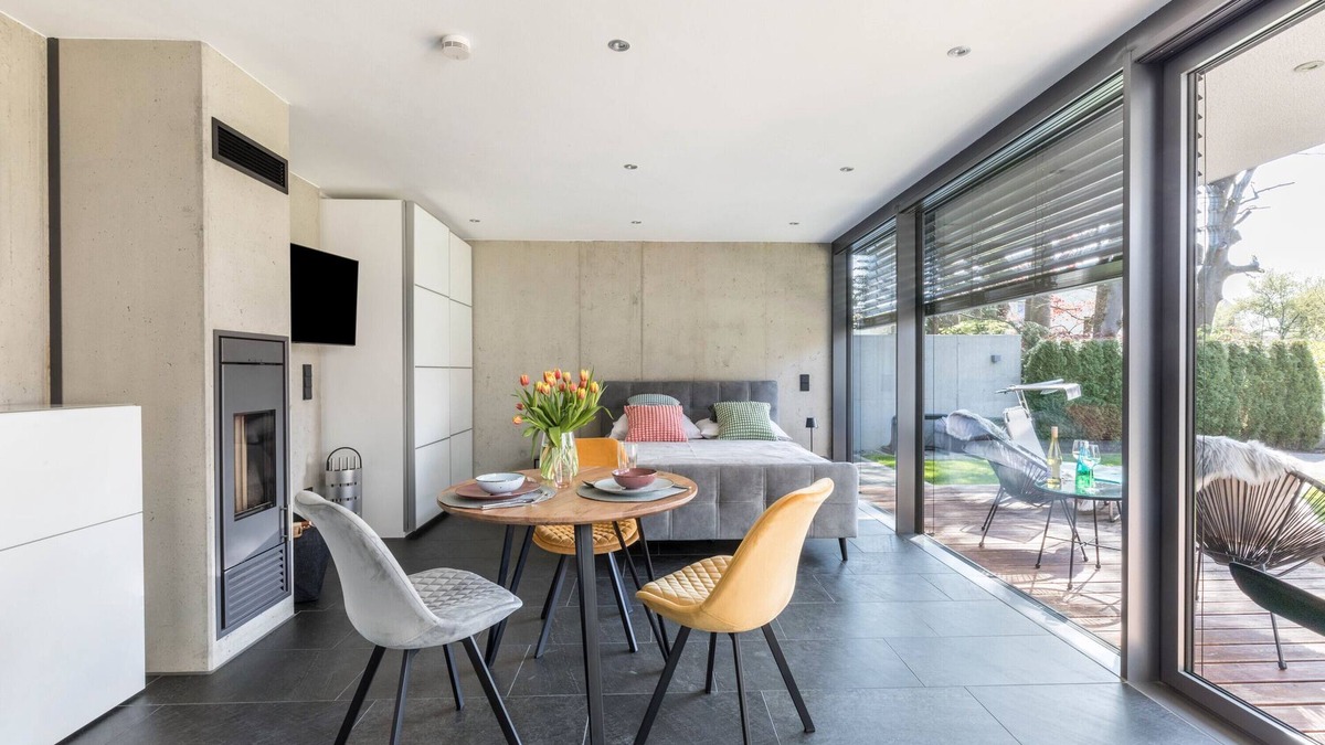 Gersthofen Apartment | Luxury Studio Apartment with Shared Pool, Wi-Fi and Air Conditioning