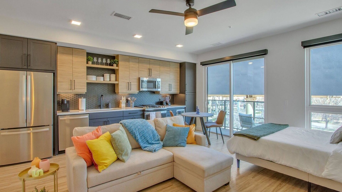 Uptown Apartment | Luxury Studio, Gym, Spa, Garage Parking 301