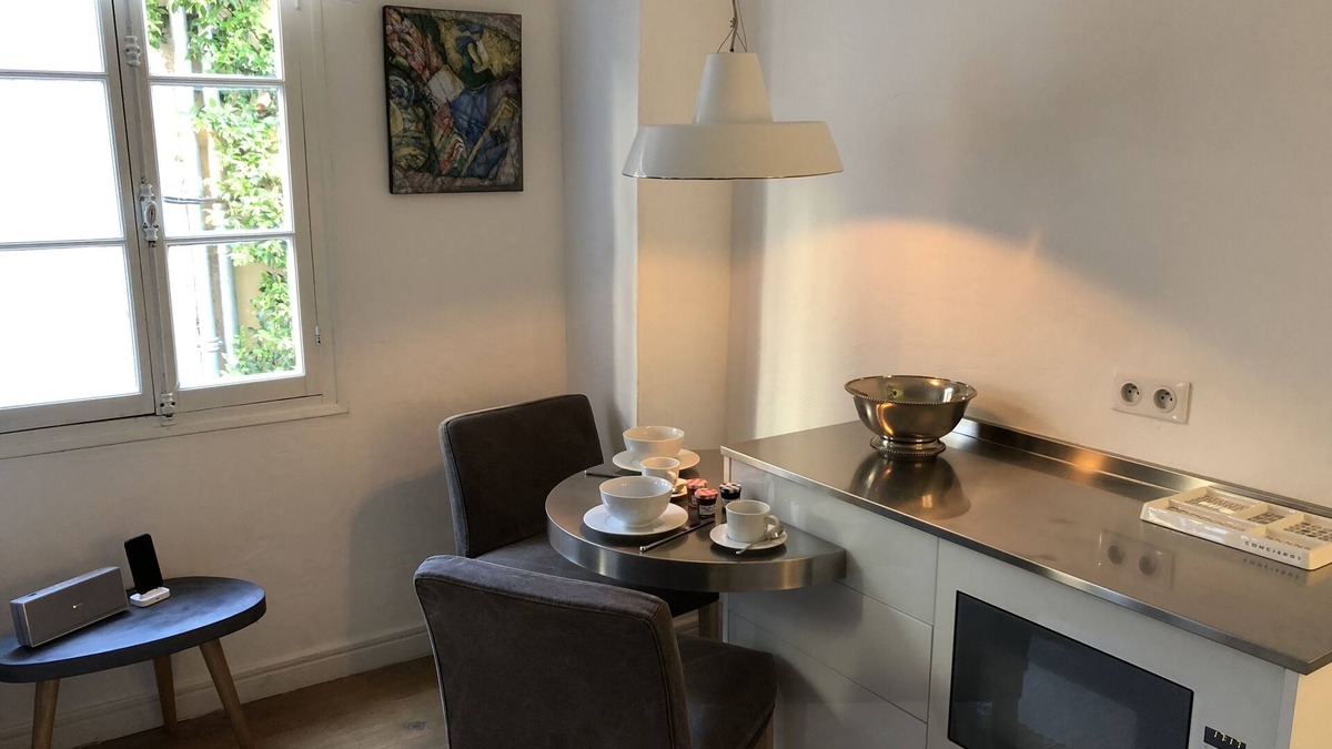 Old Town Apartment | Luxury studio, in a quiet alley, in the heart of the old town of St Tropez