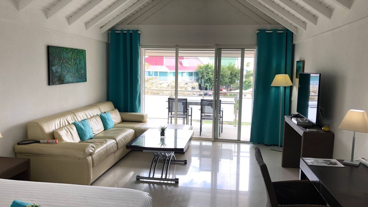 Orient Bay Apartment | LUXURY STUDIO TIARE Orient Bay Cistern 50m from the Beach