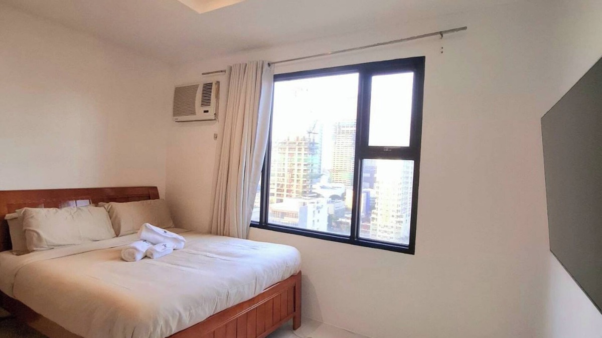 Ermita Night District Apartment | Luxury Studio with WiFi, AC in vibrant Manila Pool Netflix