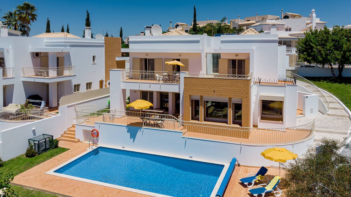 Cerro de Aguia Villa | Luxury Stunning Villa in High Class Residential Area With Easy Access to Beaches