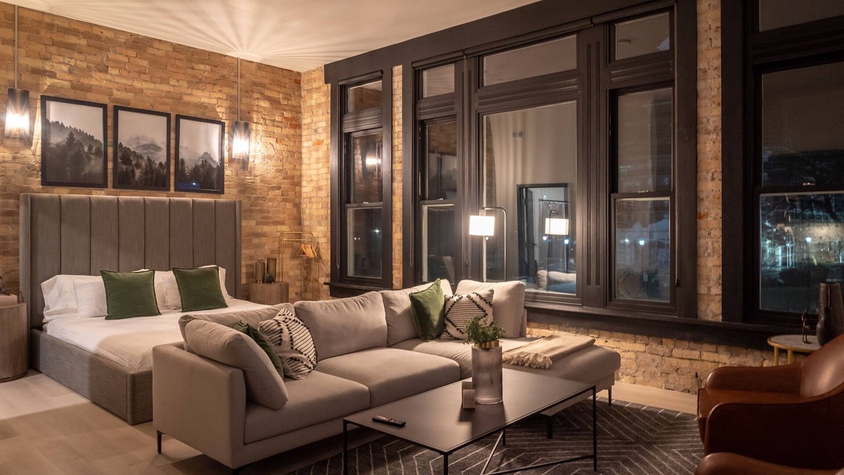 Logan Apartment | Luxury Suite ~ Above Starbucks ~ Main St View