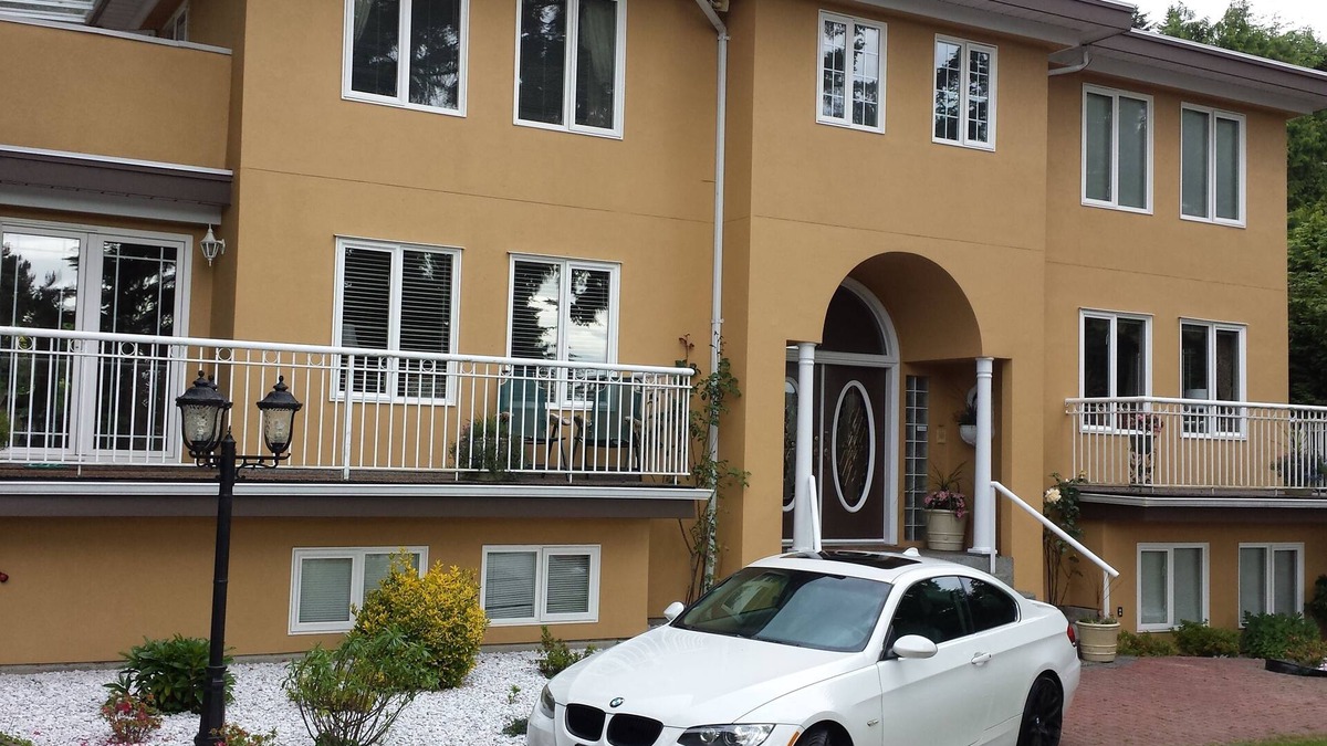 Caulfeild Apartment | Luxury Suite near downtown Vancouver and Horseshoe Bay Ferries.
