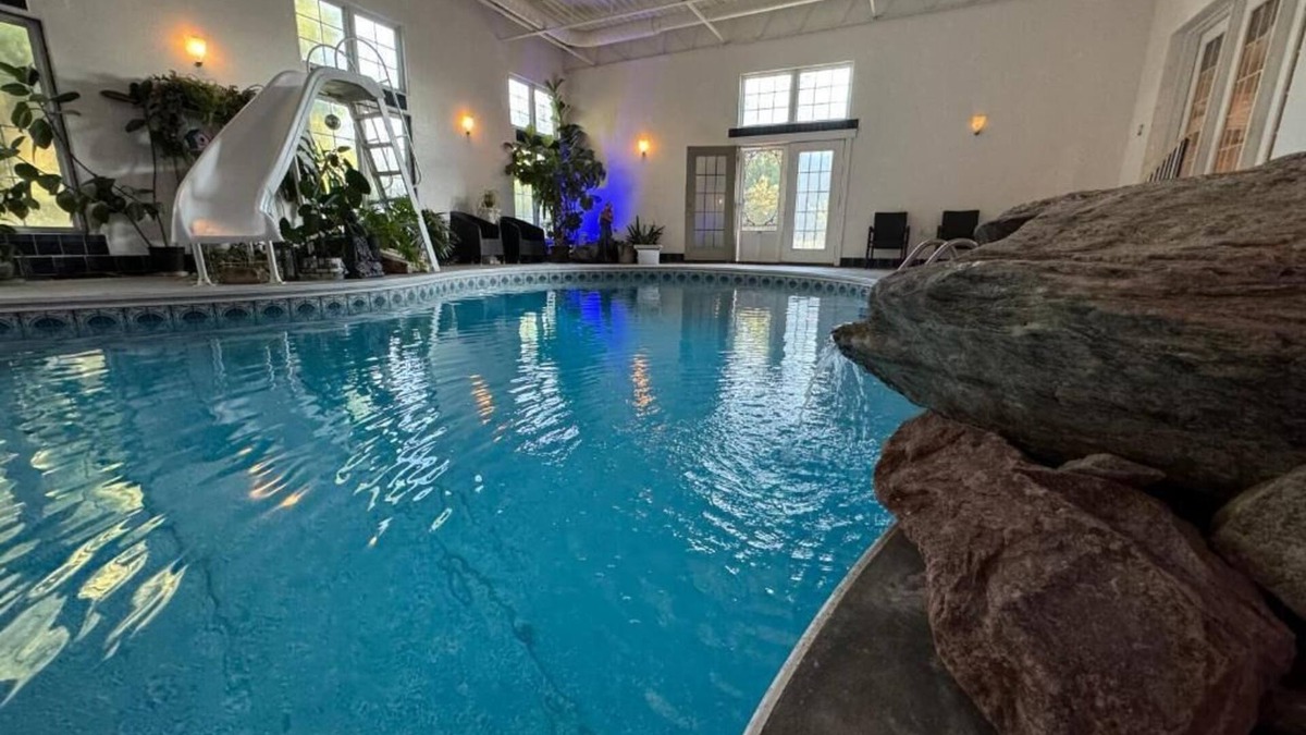 Thamesville Resort | Luxury Suite Private Indoor Pool Alpaca Retreat