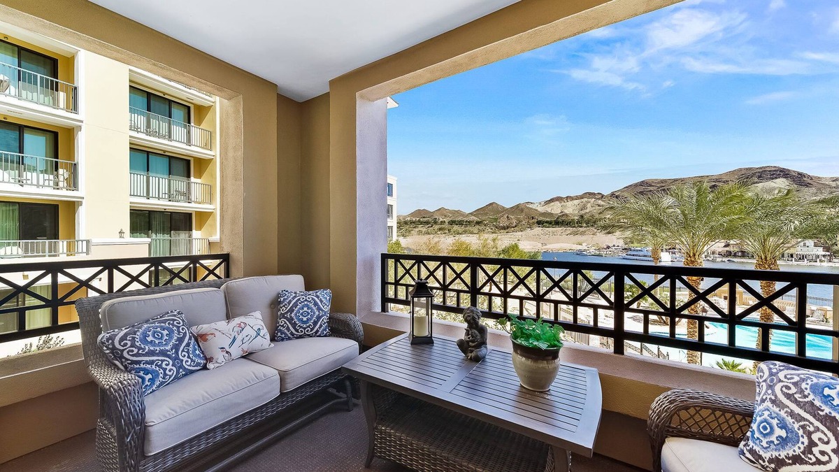 Lake Las Vegas Condo | Luxury Suite: Wake to Lake & Pool Views
