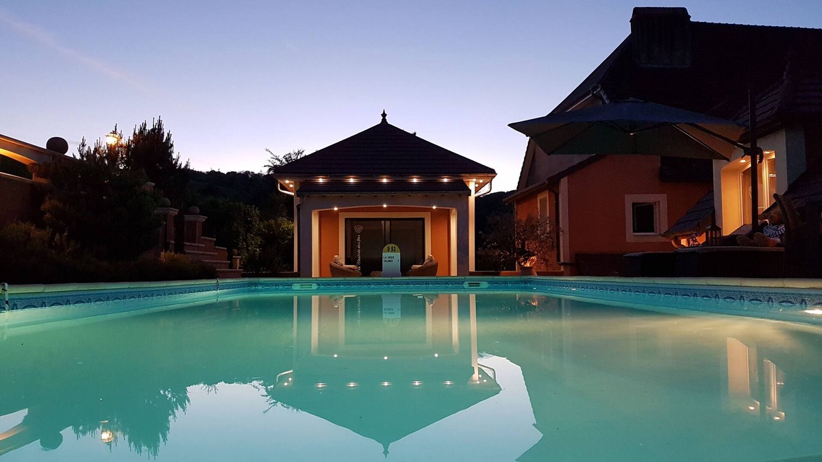Vriange Apartment | LUXURY SUITE WITH ACCESS TO SWIMMINGPOOL (in summer) and ENTIRELY PRIVATE SPA