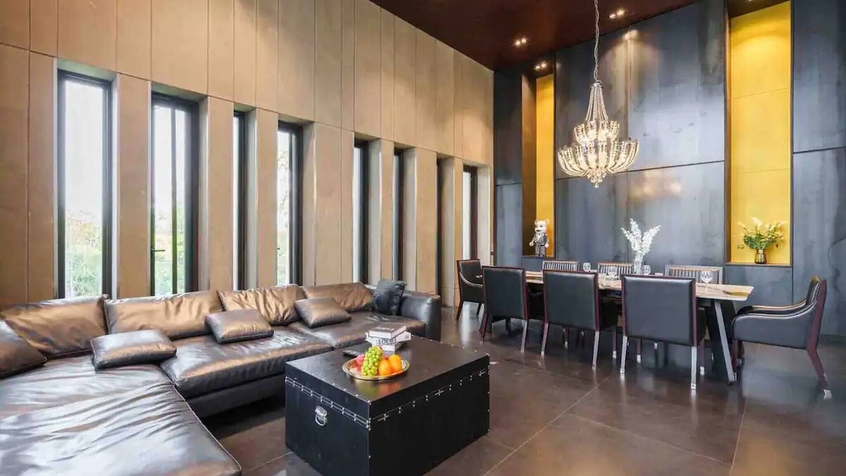 Ekkamai Villa | Luxury Modern Pool Jacuzzi Villa 5BR Thonglor