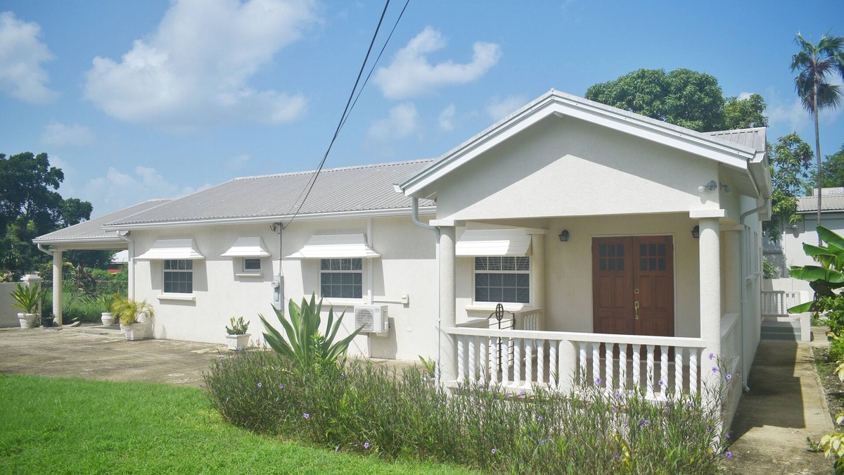 Fitts Village House | Luxury Three Bedroom Two and 1/2 Bathroom Bungalow Close to Beachn