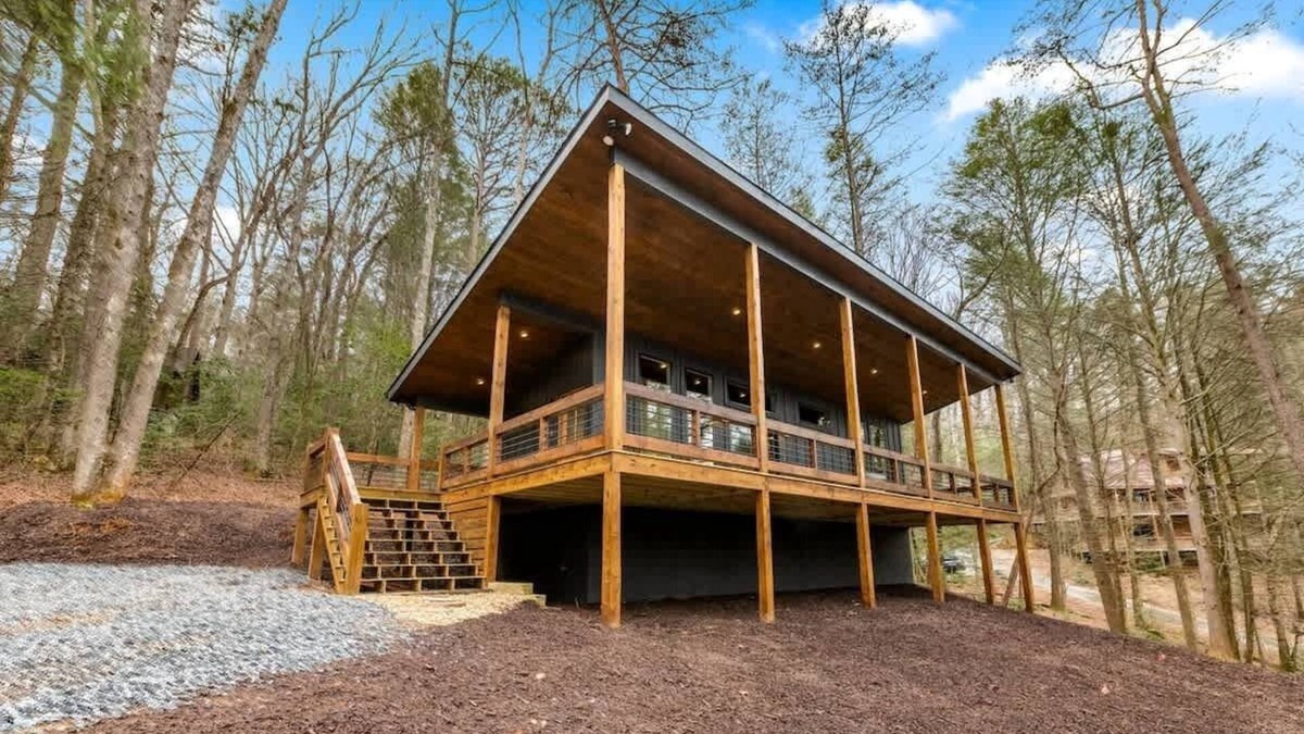 Cashes Valley House | Luxury Tiny Home - Hot Tub