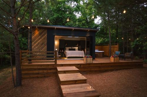 Guntersville House | Luxury tiny house with hot tub and private deck!