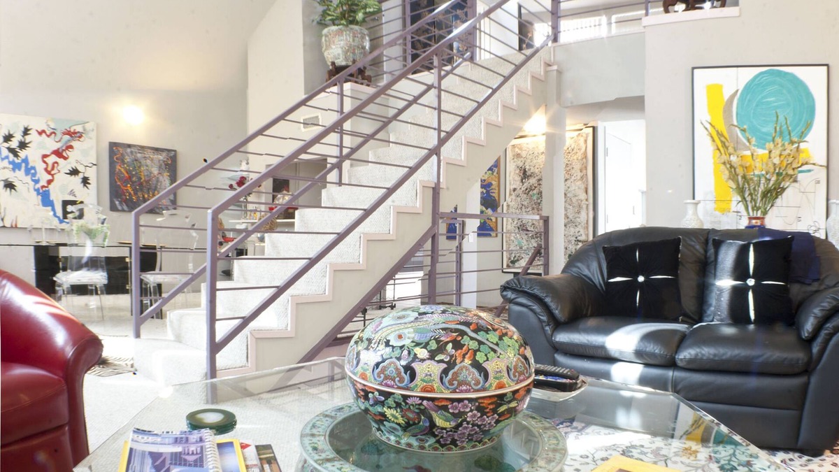 South Central Houston House | LUXURY Town Home near Museums, Downtown & Med Center, Pool & more, STUNNING!