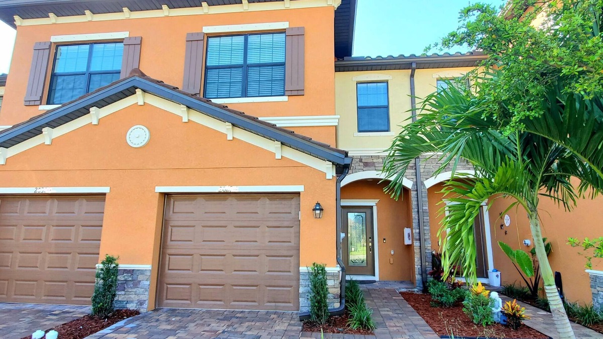 Gran Paradiso House | LUXURY TOWNHOME IN FABULOUS COMMUNITY