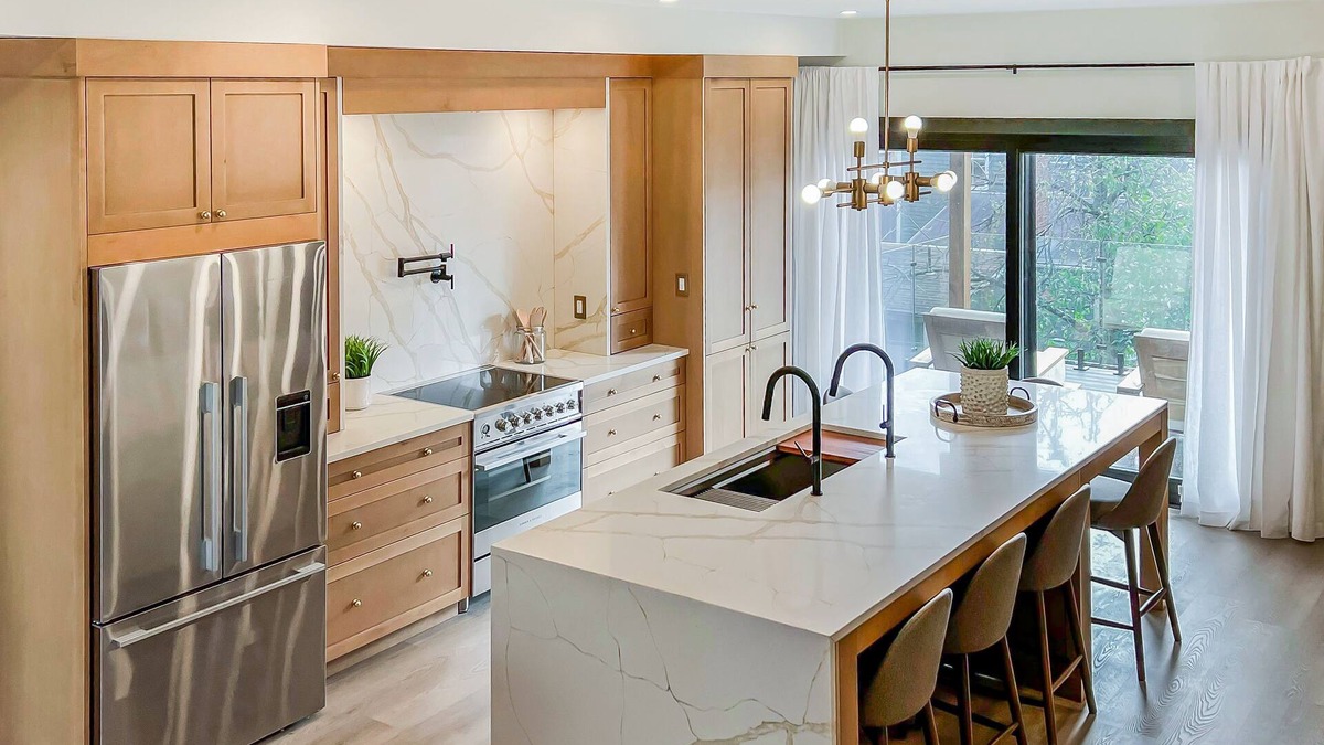 Queens Square House | Luxury townhome - Rooftop Patio - Hot Tub