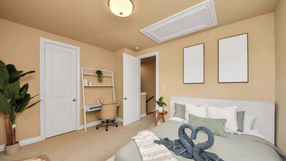 South Central Houston House | Luxury Townhome with Private Theater