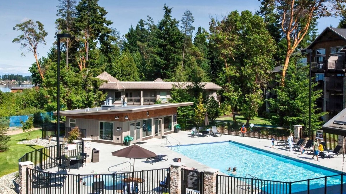 Regional District of Nanaimo House | Luxury Townhouse on Rathtrevor Beach with Pool!