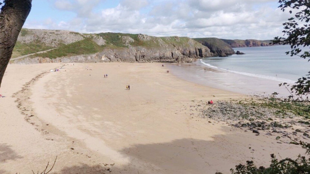 Roch Cottage | Luxury traditional Pembrokeshire stone cottage with Hot Tub and log burner.