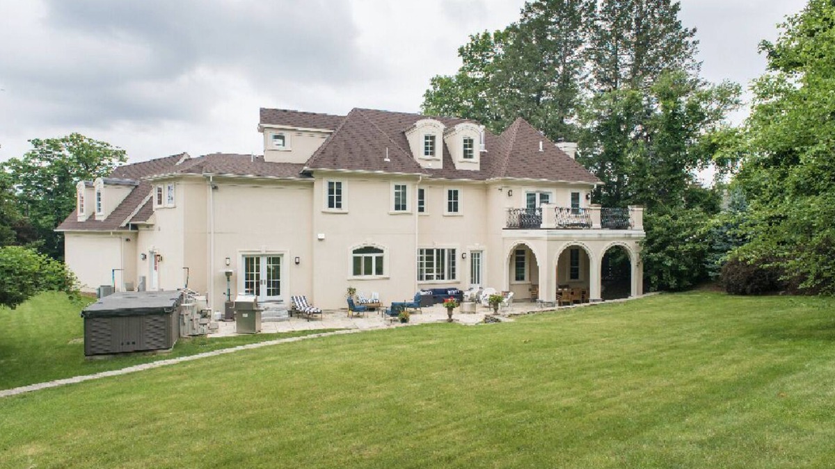 Newton House | Luxury treat Tuscany style villa just few miles from downtown Boston