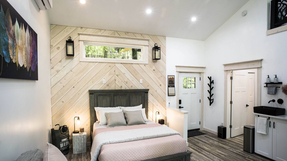 Saluda Cabin | Luxury Treehouse 20 miles from asheville.