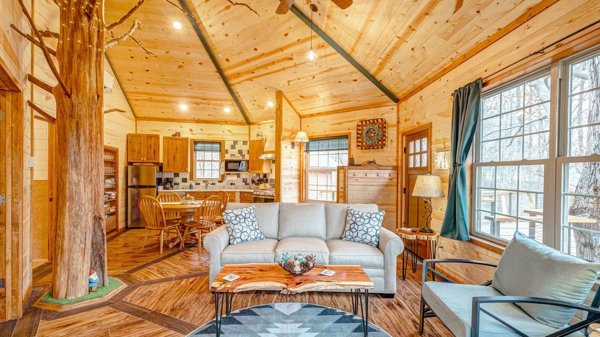 Greenbrier Cabin | Luxury Treehouse Getaway just north of Nashville TN
