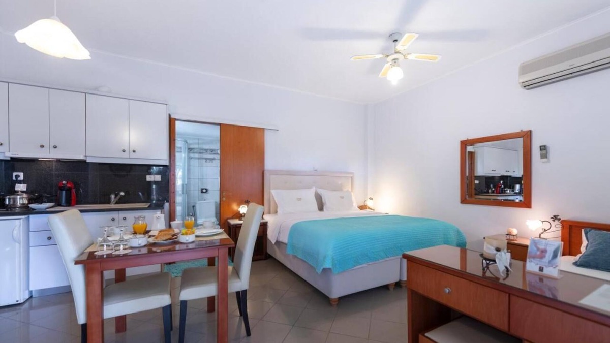 Agrilos Bed & Breakfast | Luxury Triple Apartment with Yard in front of the sea at Kalo Nero Kyparissia