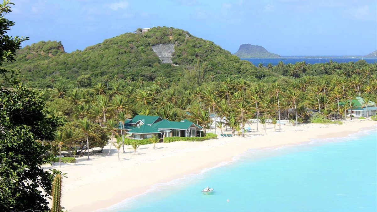 Palm Island House | Luxury Tropical Beachfront, Fully Equipped Home With Stunning Views & Amenities