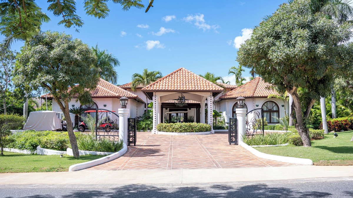 Las Palmas Villa | LUXURY TROPICAL OASIS - PROFESSIONAL CHEF, BUTLER, MAID, CONCIERGE, GOLF CART