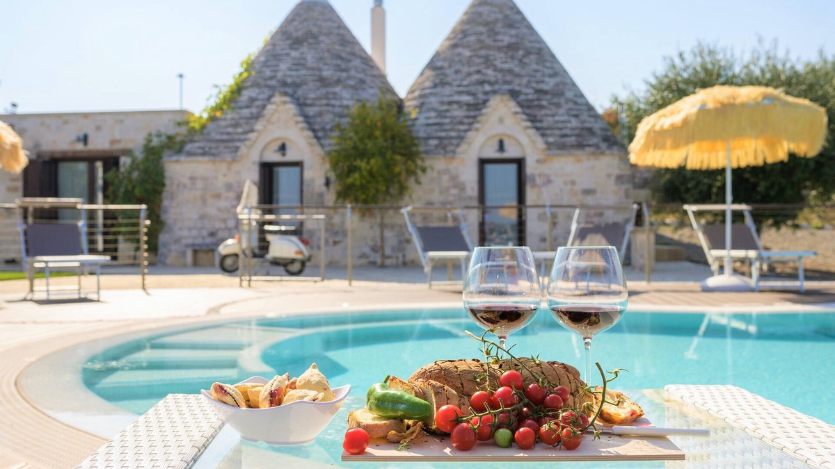 Castellana Grotte Villa | Luxury trullo, Private Pool, Air con, Private Tennis Court, Pizza Oven