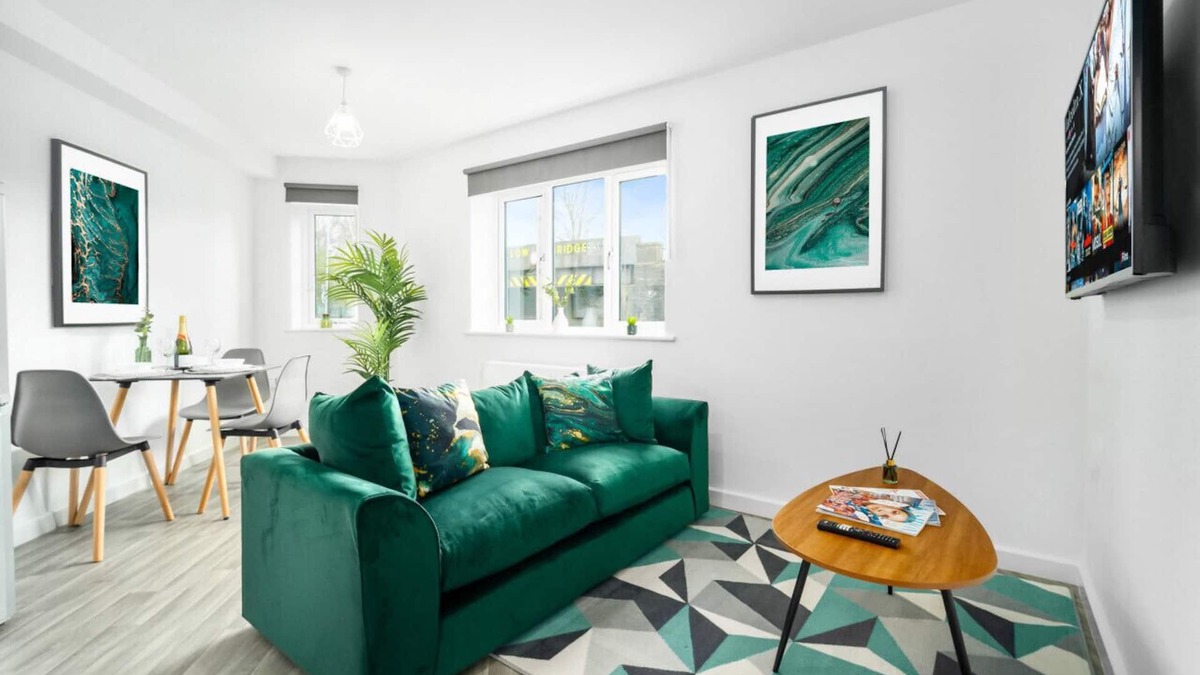 Cradley Heath Apartment | Luxury Two Bed Apartment - Parking
