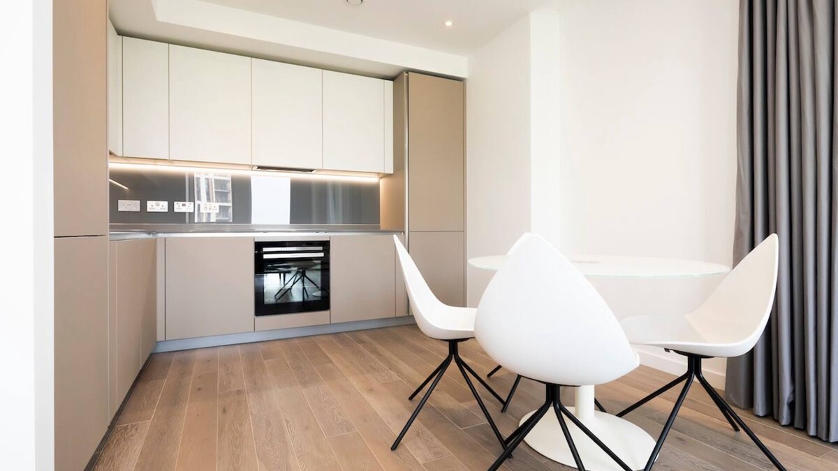 Stratford Apartment | LUXURY TWO BED APARTMENT IN STRATFORD VILLAGE, NEAR WESTFIELD , STRATFORD INTL