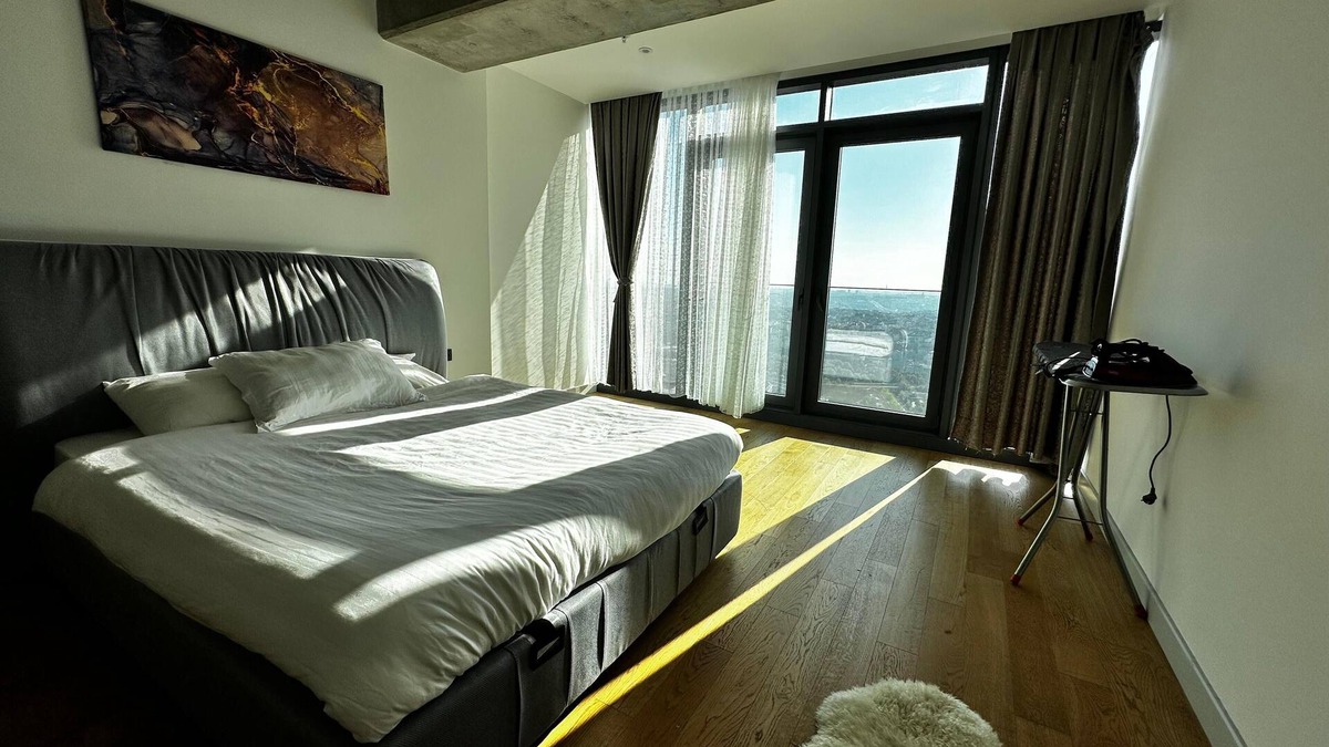 Zeytinburnu Condo | Luxury two bedroom apartment with three bathrooms high floor Istanbul Queen Towe
