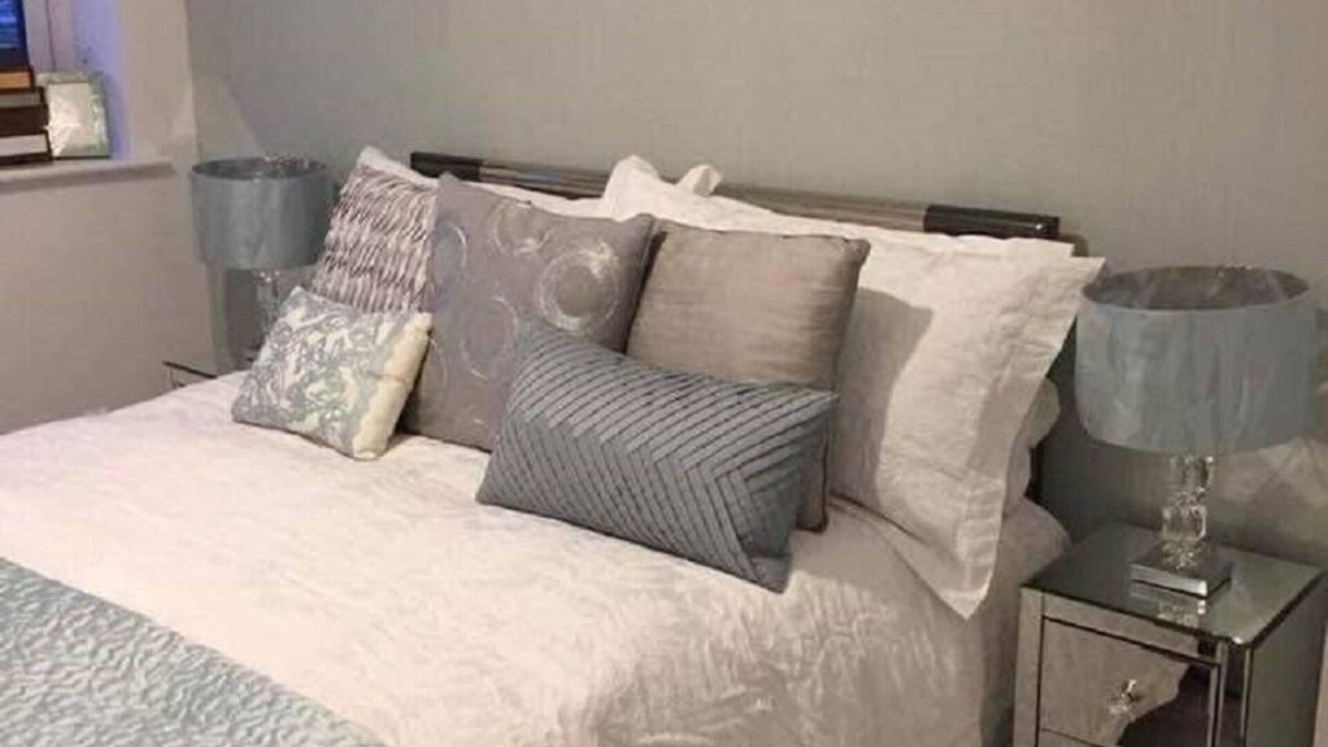 Newport Apartment | Luxury two bedroomed apartment with balcony overlooking river
