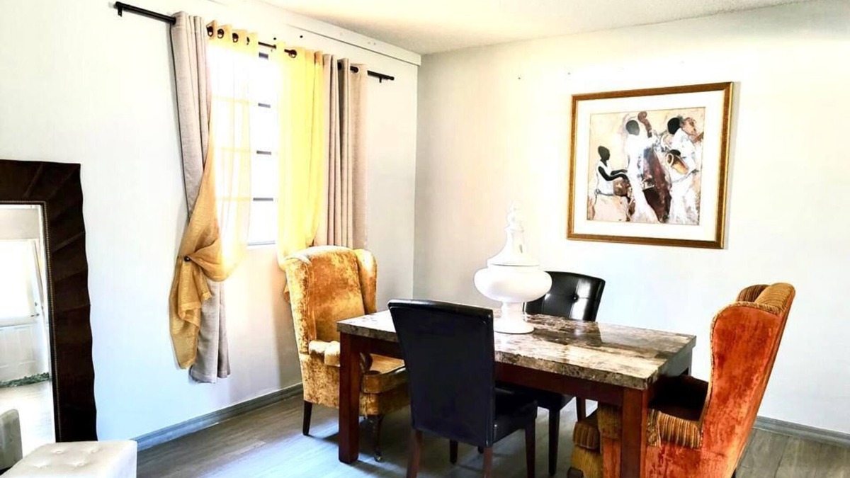 Fruitland Park House | Luxury two-story Guesthouse