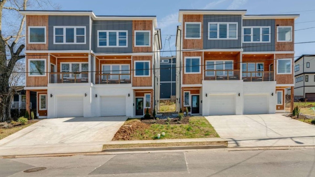 Katie Hill Neighborhood House | Luxury unit very close to Broadway 3