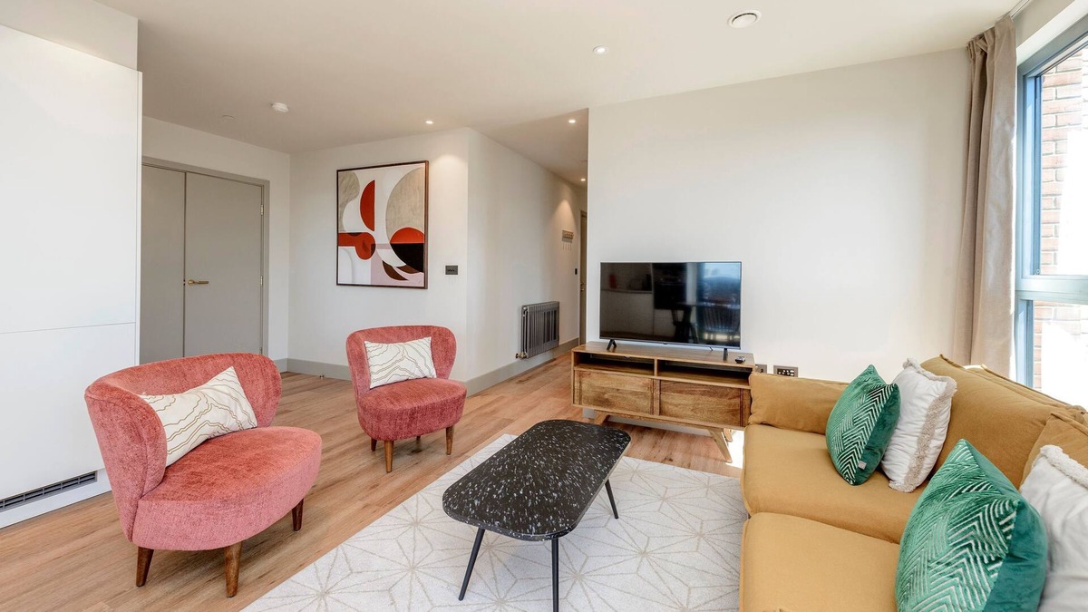 Tottenham Hale Apartment | Luxury Urban Hideaway