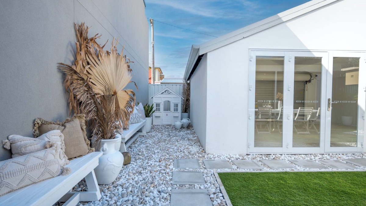 Mascot House | Luxury Urban Oasis - luxury and convenience close to airport and city