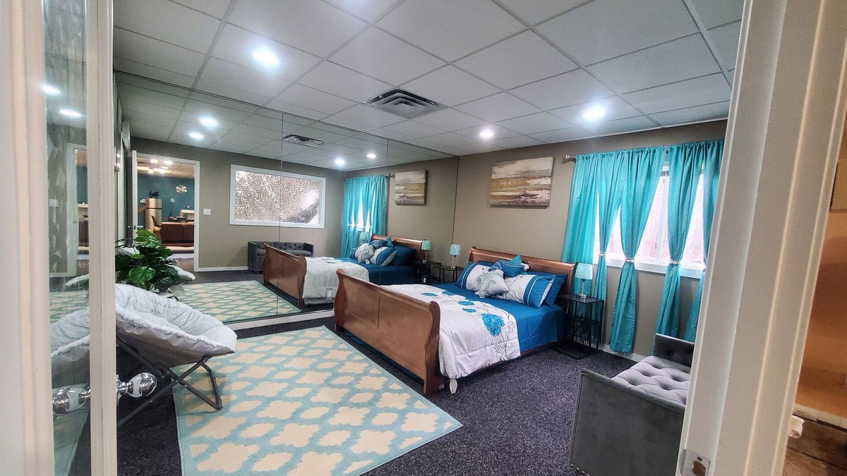 West Bloomfield House | Luxury Guest place: very close to lake and downtown